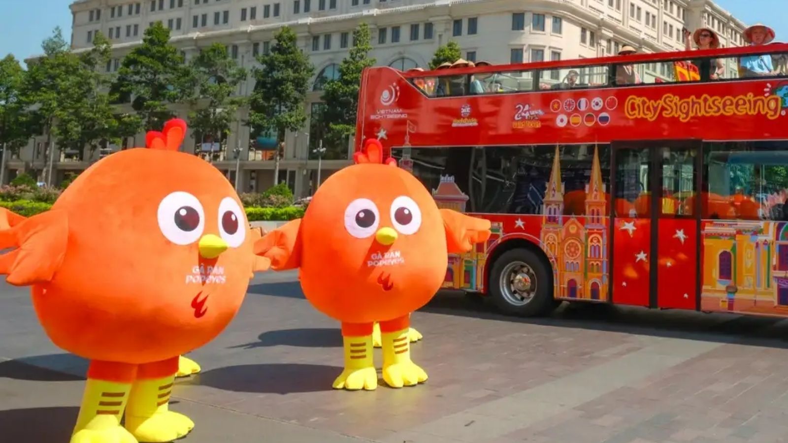 Mascot Popeyes Con Gà Trống